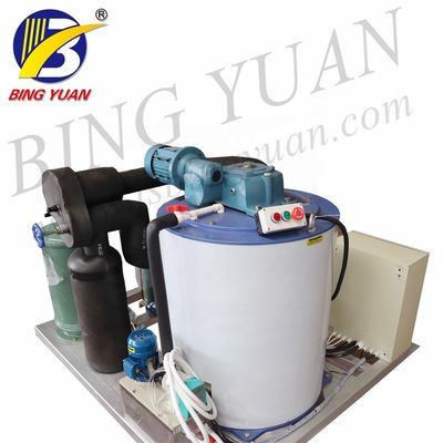 Evaporative Cooling 10KW R404A เครื่องทำน้ำแข็งเกล็ดหิมะเครื่องทำน้ำแข็ง 3 ตัน