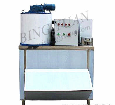 เครื่องผลิตน้ำแข็งเกล็ดอุตสาหกรรม 2.8KW 800KG, เครื่องทำน้ำแข็งเกล็ดขนาดเล็ก